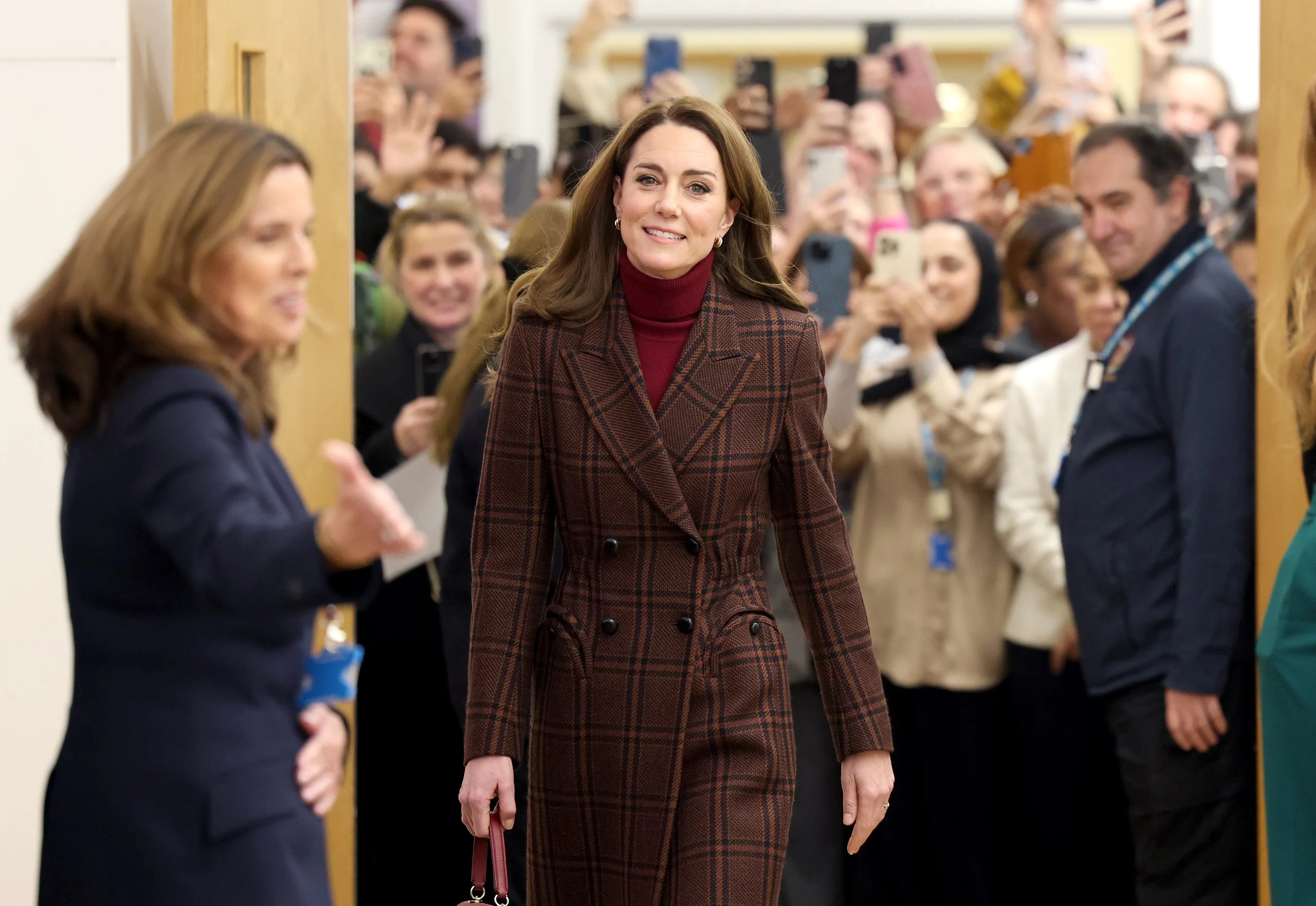 Kate Middleton spune că este în remisie după cancer la un an după...