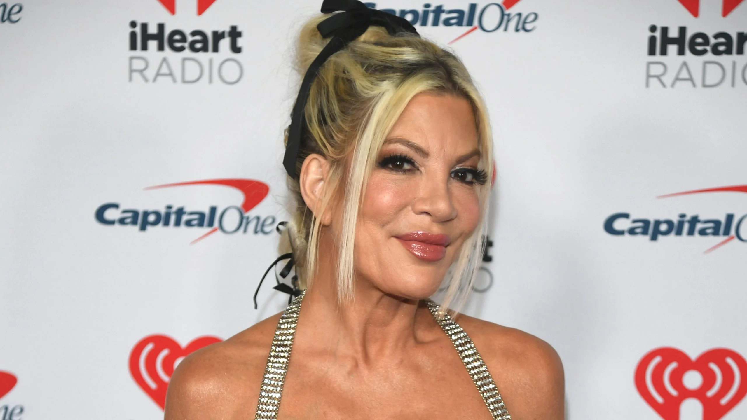 Tori Spelling povestește despre experiența unui trio Încerc orice o dată