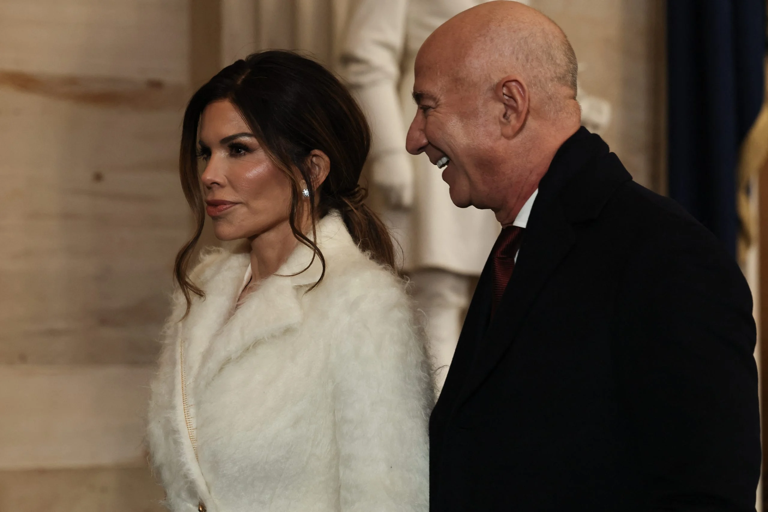 Lauren Sanchez Cine este logodnica lui Jeff Bezos? (Și de ce toată lumea e supărată pe ea ...)