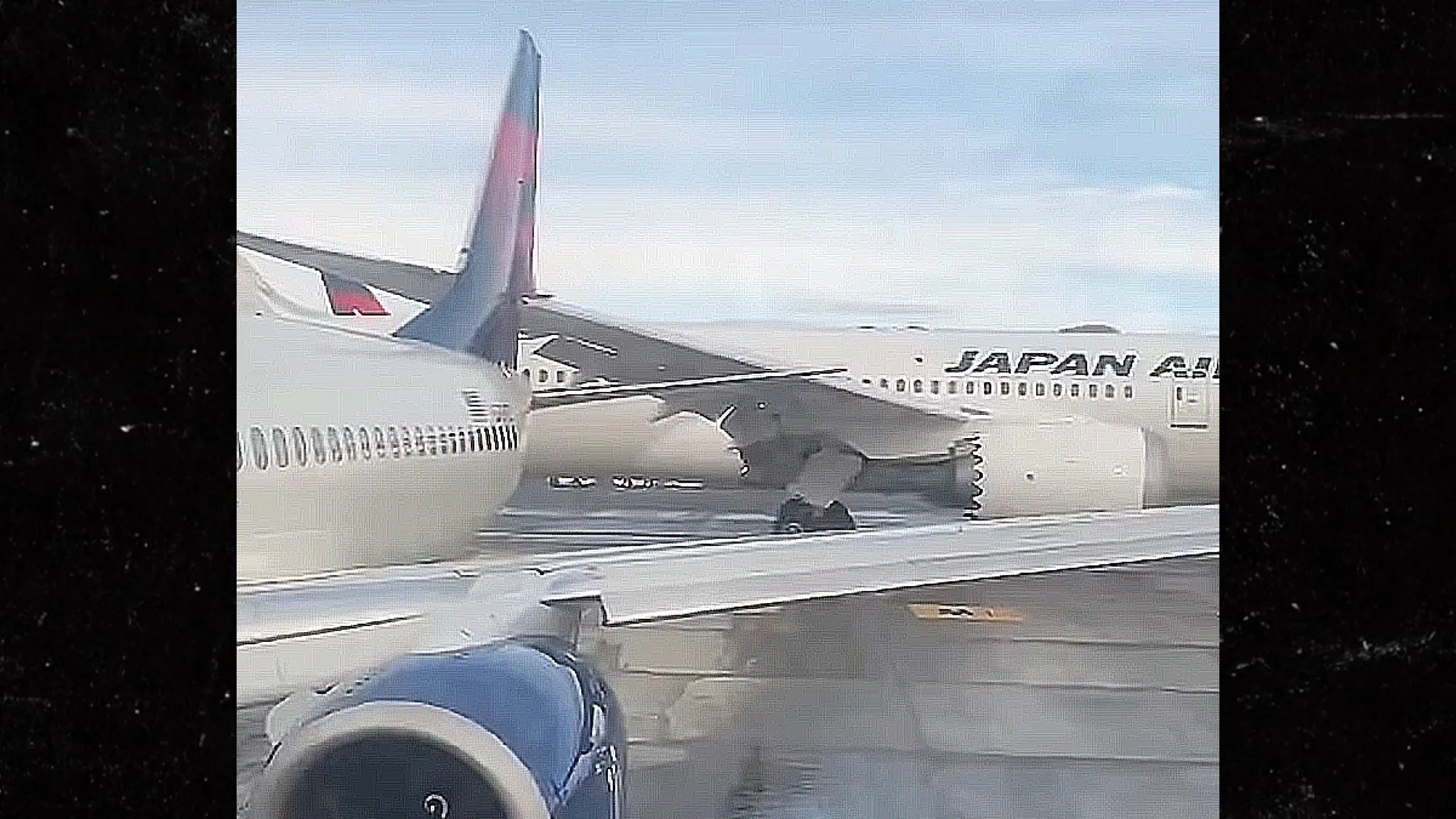 2 avioane s-au ciocnit pe pista aeroportului din Seattle, pe video